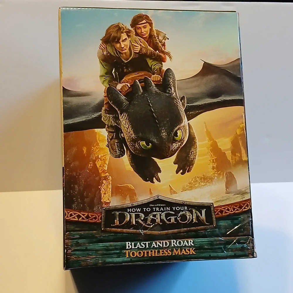 DreamWorks How to Train Your Dragon Toothless Blast & Roar Mask - New In Box!